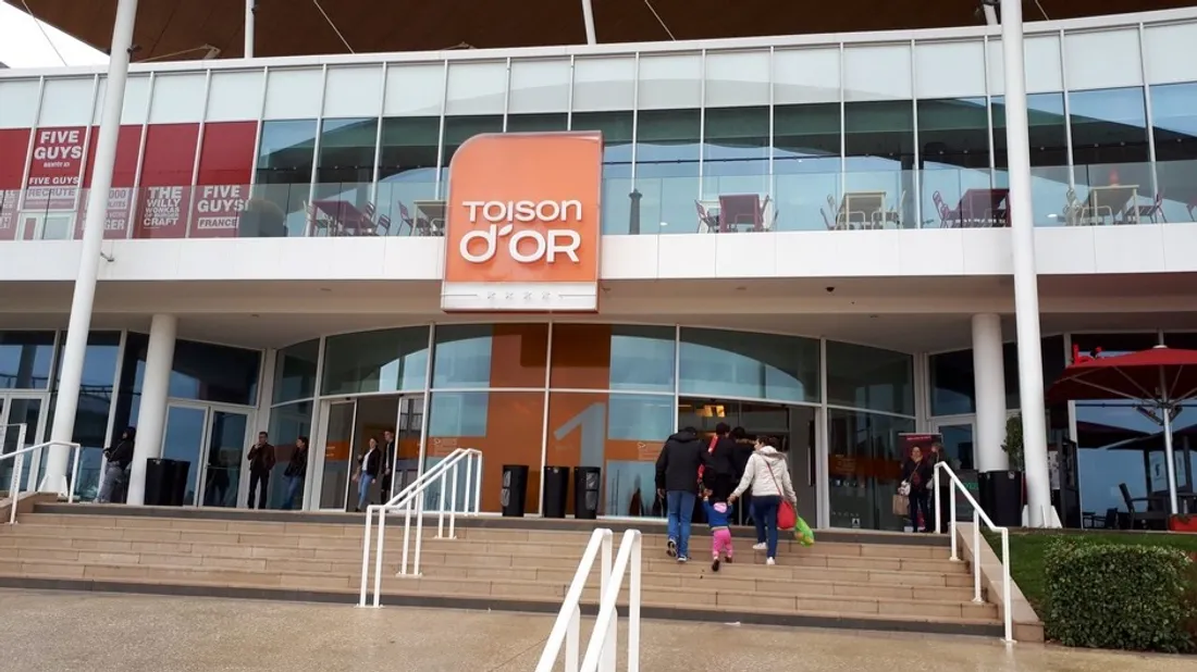 Un vide-dressing solidaire à la Toison d’Or